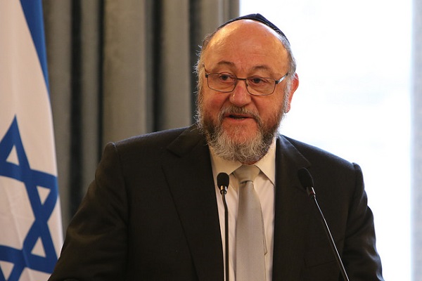 Chief Rabbi Ephraim Mirvis Publishes A Guide to Support LGBT Students for Orthodox Jewish Schools
