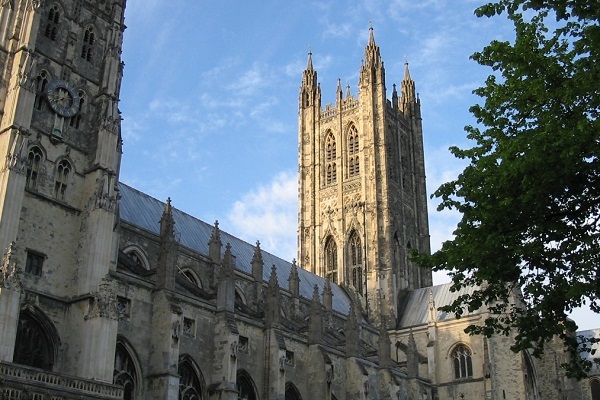 Church of England Approves Pastoral Guidance for Welcoming Transgender People
