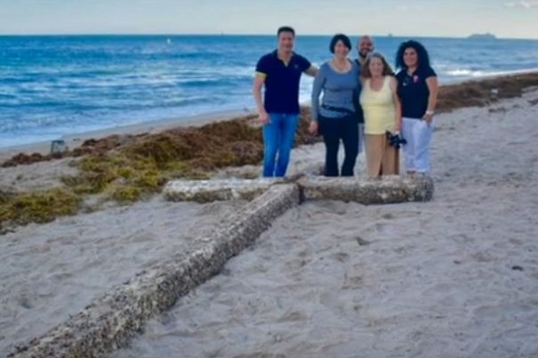 20-Ft Barnacle Covered Wooden Cross Washed Up on Ft. Lauderdale Beach